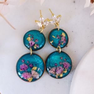 Elegantné smaragdovo-zelené náušnice. Ručne vyrábaný šperk symbolizujúci rovnováhu, rast a harmóniu od Jana Lu Design